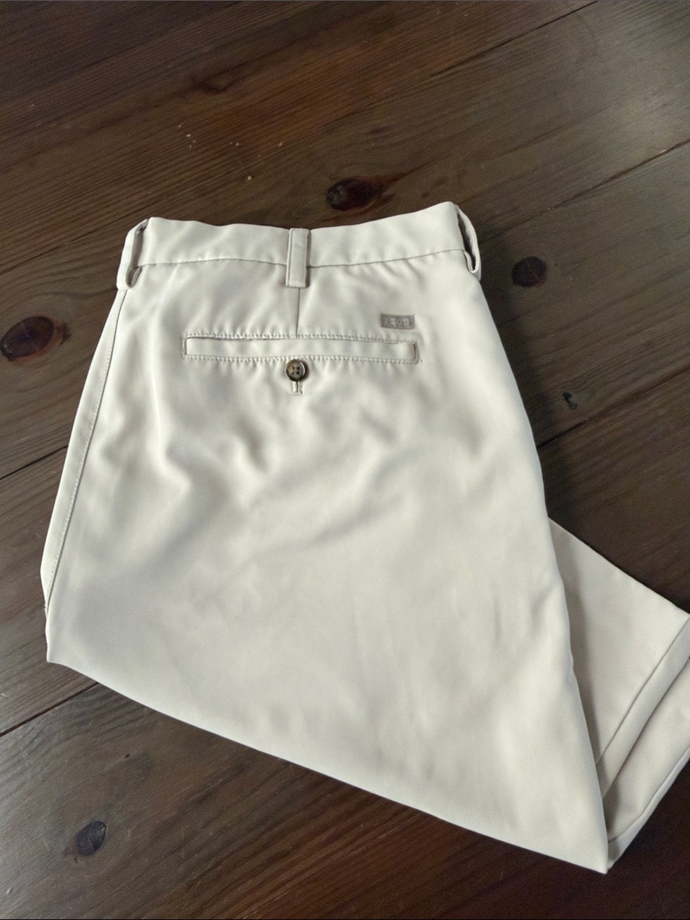 Izod Men's Flat-Front Shorts - Light Cream